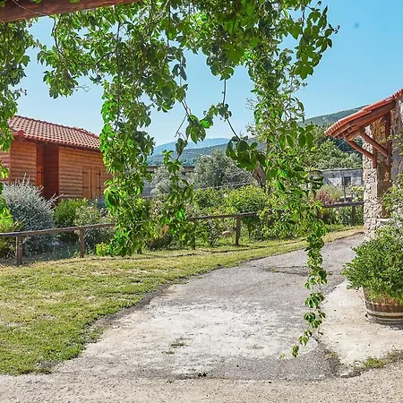 Authentic In A Heaven Of Natural Beauty Nyaraló