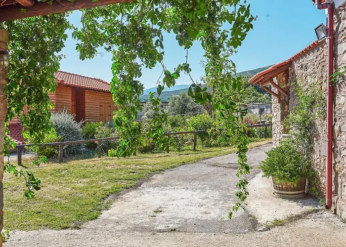 Authentic In A Heaven Of Natural Beauty Будинок відпочинку