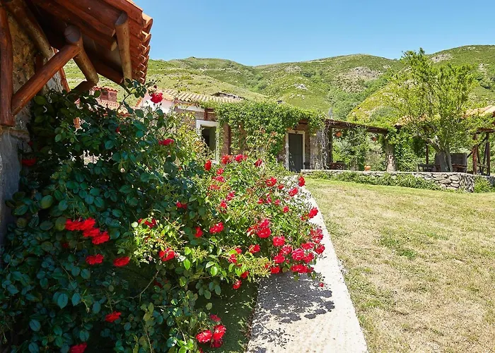 Будинок відпочинку Authentic In A Heaven Of Natural Beauty