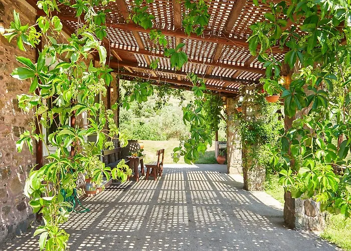 Будинок відпочинку Authentic In A Heaven Of Natural Beauty